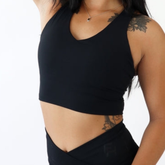2/$40 🍩 First Health Apparel Onyx Crop Top - Picture 4 of 9